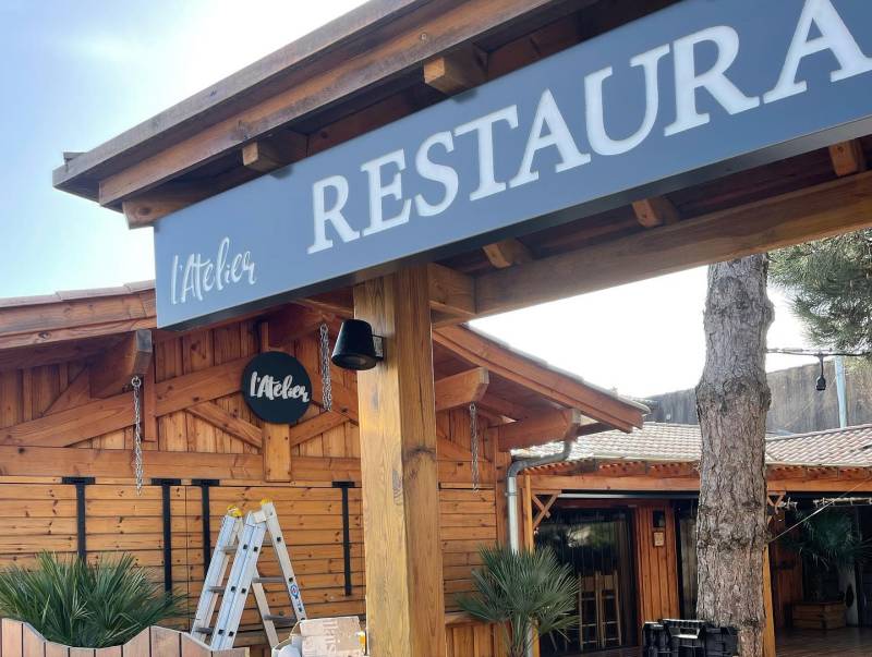 Fabrication et pose d'une enseigne lumineuse pour restaurant à Carcans Maubuisson