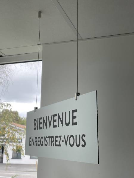 Fabrication et installation de pancartes de signalétiques pour un cabinet de radiologie à Créon