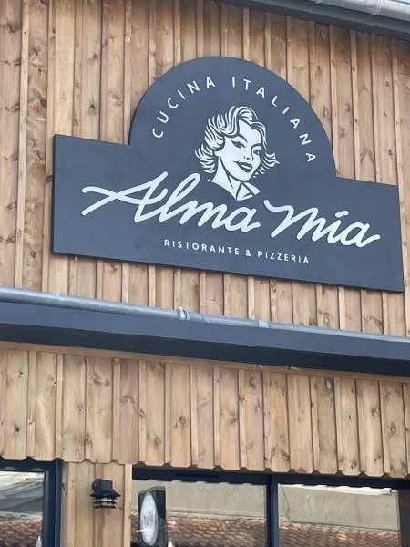 Enseigne lumineuse en blocleds à Lacanau Océan : pose et fabrication sur mesure  réalisée  pour un restaurant italien