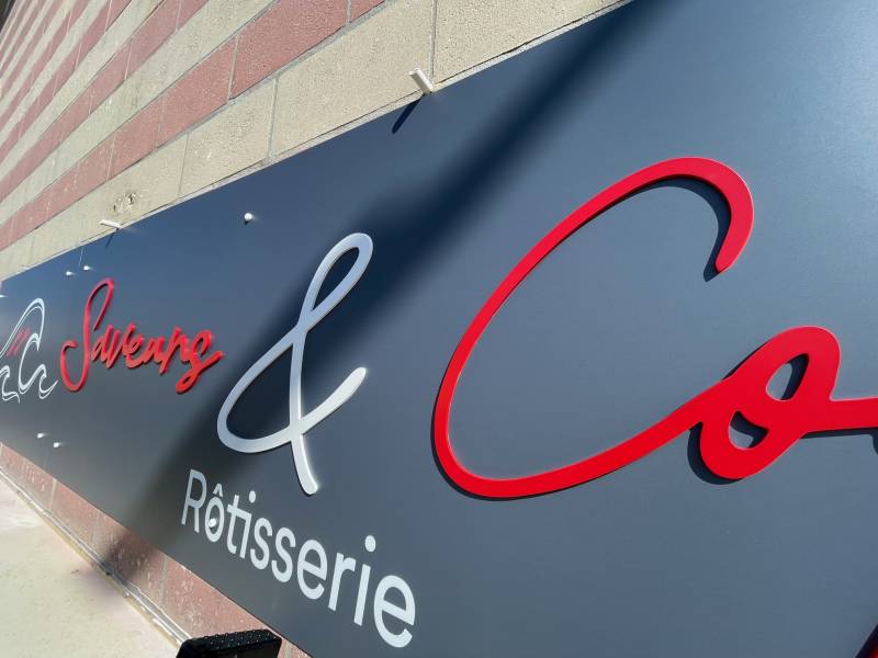 Conception et pose d'une enseigne pour rôtisserie à Lacanau