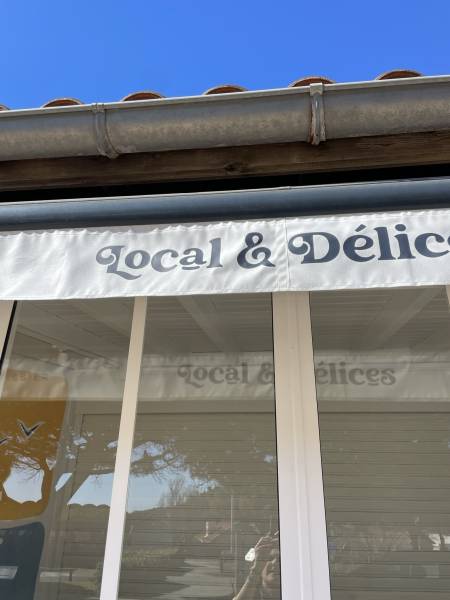 Rénovation d'un lambrequin de store pour boulangerie à Lacanau