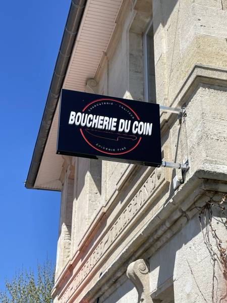 Création et pose d'une enseigne lumineuse pour un commerce à Sainte Hélène