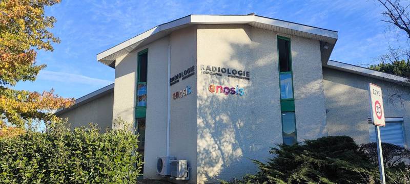 Réalisation d’une enseigne non lumineuse en PVC découpé pour les centres Enosis à Bordeaux