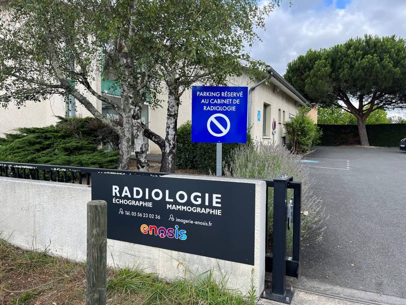 Entreprise spécialisée dans la pose d'enseigne lumineuse pour cabinet médical à Castelnau Médoc