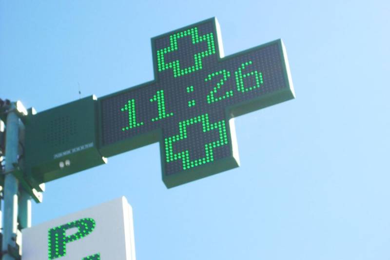 Installation d'une croix de pharmacie en Gironde